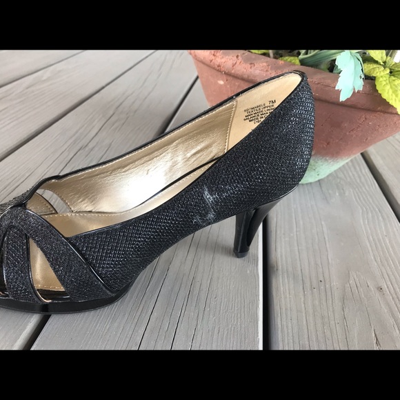 Bandolino Black Open Toe Platform Pump - Picture 5 of 7